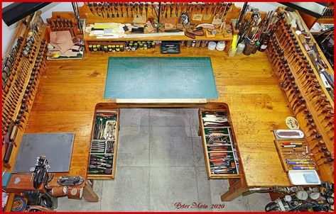 Leather Work Bench Ideas, Hobby Room Design Small Spaces, Hobby Desk Work Stations, Hobby Room Ideas Layout, Hobby Room Design, Airbrush Spray Booth, Reloading Room, Basement Workshop, Leather Working Projects