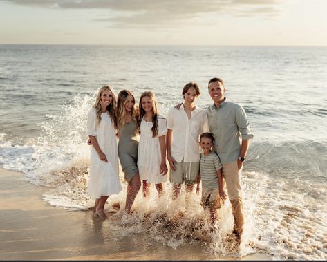 Coastal Family Photoshoot, Family Beach Photos Poses, Family Photo Beach Outfits Color Schemes, White Beach Family Photos, Family Of 4 Beach Photos, Family Beach Pictures Older Kids, Beach Picture Outfits Family, Family Photos Beach Outfits, Beach Picture Color Scheme Family