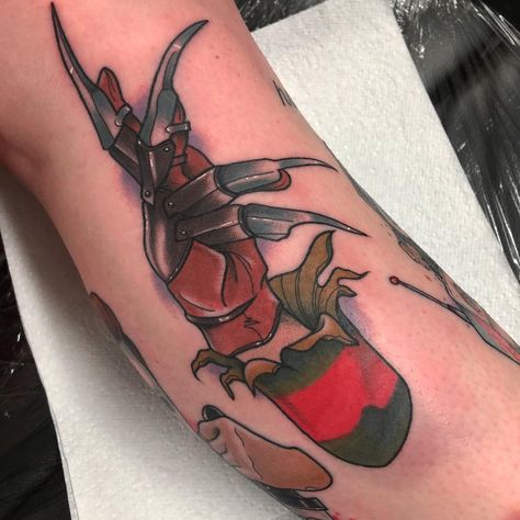 Street Tattoos, Freddy Krueger Tattoo, Claw Tattoo, Horror Movie Tattoos, Armband Tattoos, Movie Tattoo, Movie Tattoos, Scary Tattoos, Spooky Tattoos