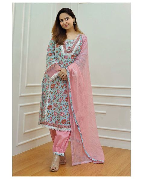 Pakistani style suits Cotton Suit Designs Salwar Kameez, Pakistani Lace Kurtas, Afghani Salwar Suit, Afghani Salwar, Pakistani Cotton Suits, Lace Designs On Suits, Cotton Suit Designs, Design Kurta, Simple Dress Casual