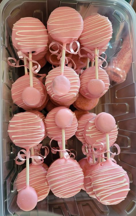 Snacks That Wont Melt, Baby Shower Sweets Table Girl, Baby Shower Girl Dessert Table, Baby Shower Girl Desserts, Baby Shower Sweet Treats, Sweets Table Baby Shower Ideas, Shades Of Pink Baby Shower Ideas, Dessert Table Baby Shower Girl, Baby Shower Treats Girl