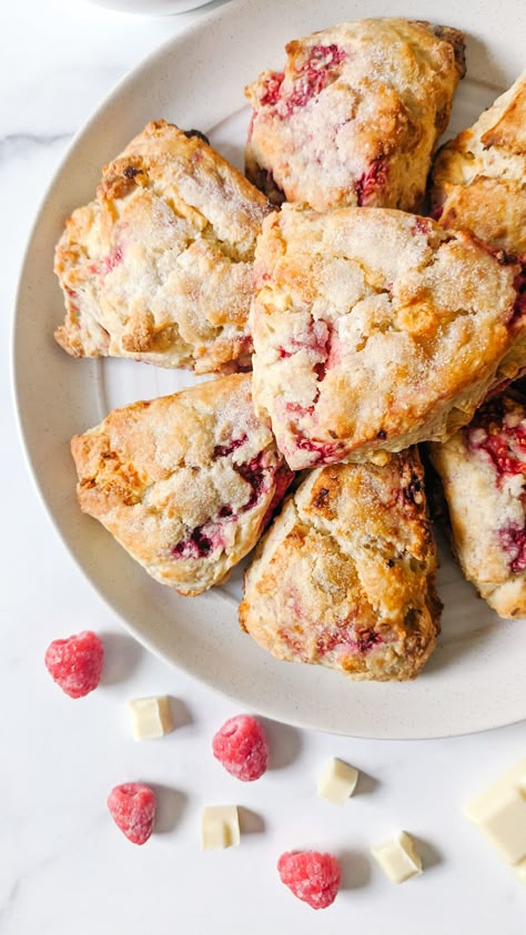 Raspberry Scones Recipe, Raspberry White Chocolate Scones, Chocolate Raspberry Scones, White Chocolate Raspberry Scones, Scones And Clotted Cream, Sweet Scones, Berry Scones, Apple Scones, Blueberry Scones Recipe