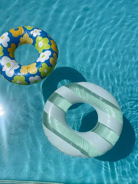 Summer Aesthetic Pool, Beach Floats, Aesthetic Pool, Pool Floats, Summer Aesthetic, Life Art, Summer Girls, Happy Places, Summer Vibes