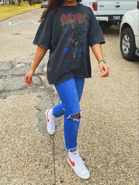 Oversized Tee Mom jeans Nike Blazers Mid 77 Oversized Band Tee Outfits Summer, Baggy Jeans And Oversized Tshirt, Baggy Jeans And Band Tee, Oversized Cropped Graphic Tee For Summer, Oversized Band Tee Outfits Grunge, Oversize Tshirt Outfits, Goth Aesthetic, Tshirt Outfits, New Job