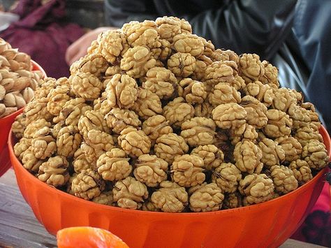 What's the Difference Between English Walnuts and Black Walnuts? What Is English, Black Walnut Tree, English Walnut, American Diet, Serious Eats, Black Walnuts, Fun Snacks, Healthy Snacks Recipes, Black Walnut