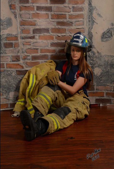 Female Firefighter Photoshoot, Senior Picture Ideas Firefighter, Firefighter Senior Pictures, Firefighter Photography, Firefighter Brotherhood, Firefighter Tattoo, Girl Firefighter, Firefighter Apparel, Firefighter Family