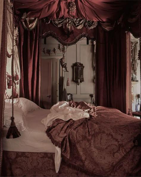 Old Victorian Bedroom, Royal Room, Royal Bedroom, Fancy Bedroom, Victorian Bedroom, Colorful Bedding, Dark Home Decor, Dark Home, Bedroom Aesthetic