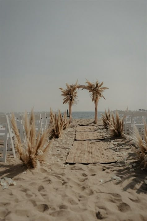 Boho Beach Ceremony Decor, Boho Wedding Beach Decoration, Beach Wedding Pampas, Beach Wedding Pampas Decor, Rustic Boho Beach Wedding, Beach Wedding Rug Aisle, Beach Boho Wedding Cake, Beach Pampas Grass Wedding, Wedding Ceremony Ideas Beach