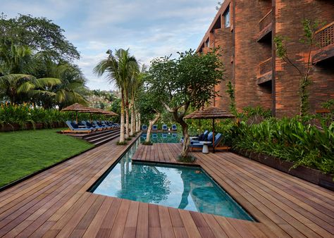 Katamama hotel showcases Bali's crafts, materials and textiles Andra Matin, Backyard Pool Design, Bali Hotel, Boutique Hotels Design, Bali Hotels, Potato Head, Luxury Retreats, Beautiful Pools, Swimming Pool Designs