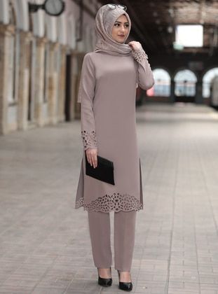 Abaya Dress Muslim, Women Pants Outfit, Habits Musulmans, Kaftan Abaya, Hijab Look, Moroccan Kaftan, Dress Muslim, Abaya Dress, Islamic Clothing