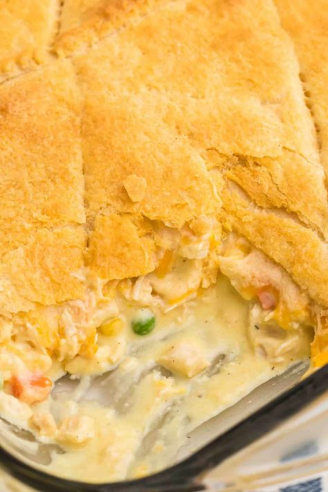 With a flaky, buttery crescent roll crust, this Chicken Pot Pie Casserole is the ultimate comfort food. This quick & easy casserole uses frozen veggies and canned soup to keep prep to a minimum without sacrificing any flavor. Easy Pot Pie Casserole, Pumpkin Pot Pie, Easy Veggie Side Dish, Pumpkin Pot, Panini Recipes Chicken, Cracker Barrel Chicken, Pot Pie Casserole, Chicken Pot Pie Casserole, Eating On A Dime