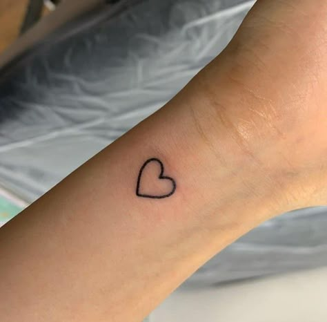 Simple Heart Tattoos For Women, Small Heart Wrist Tattoos For Women, Small Heart Outline Tattoo, Heart Finger Tattoo For Women, Wrist Tattoos Heart, Heart Tattoo Small Wrist, Outline Heart Tattoo, Heart Tattoo Simple, Simple Heart Tattoo Designs