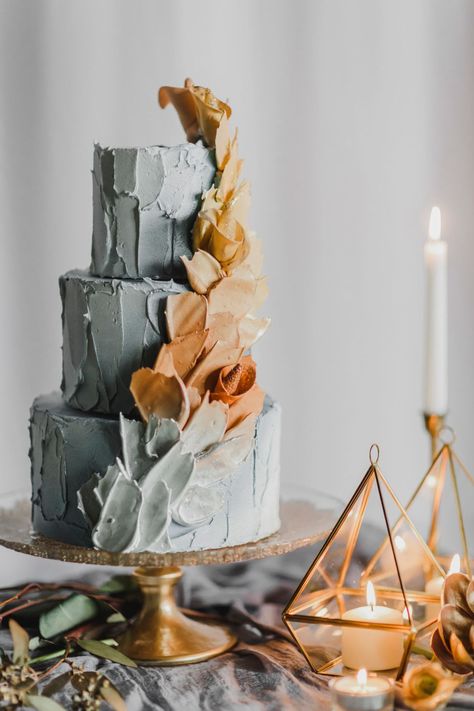 Winter Bakes, Modern Winter Wedding, Vegan Wedding Cake, Snowflake Cake, Wedding Cake Tops, Traditional Wedding Cakes, Traditional Wedding Cake, Vegan Wedding, Buttercream Wedding Cake