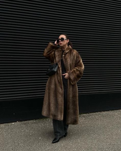 Winter Coat For Women, Fur Winter Coat, Brown Fur Coat, Fur Coat Long, Long Winter Jacket, Brown Faux Fur Coat, Fur Coat Fashion, Fur Decor, Retro Luxury