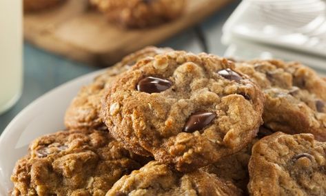 Quinoa Flour Recipes, Low Calorie Cookies, Low Calorie Chocolate, Quinoa Flour, Healthy Low Calorie Meals, Healthy Chocolate Chip, Oatmeal Chocolate Chip, Oatmeal Chocolate, Oatmeal Cookie Recipes