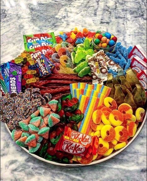 Sleepover Snacks, Movie Night Food, Candy Board, Movie Night Snacks, Candy Drinks, Sleepover Food, Junk Food Snacks, Night Food, Party Food Platters