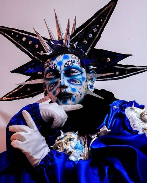 Evil Eye Costume, Club Kids Aesthetic, Drag Poses, Drag King Aesthetic, Drag Creature, Club Kid Makeup, Drag King Outfits, Clown Drag, Drag Clown