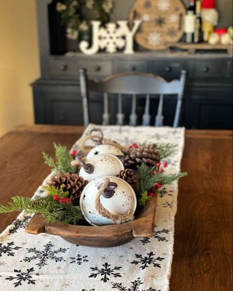 Dough Bowl Centerpiece Christmas Decorating Ideas, Wooden Bowls Decor Ideas Christmas, Wooden Bowl Christmas Decor, Christmas Dough Bowl Ideas, Dough Bowl Christmas Decor, Dough Bowl Christmas, Bowl Christmas Decor, Christmas Bowl Decorations, Wooden Bowls Centerpiece