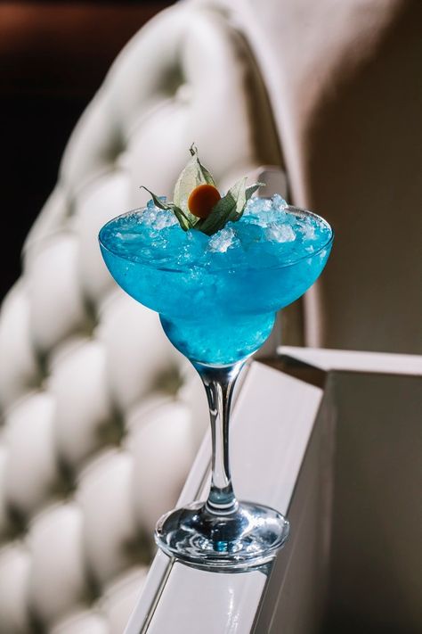 Blue lagoon liquer ice | Free Photo #Freepik #freephoto #blue #ice #drink #cocktail Blue Cocktails Aesthetic, Blue Cocktail Aesthetic, Blue Lagoon Drink, Blue Lagoon Mocktail, Aquamarine Aesthetic, Blue Lagoon Cocktail, April Dress, Rainbow Drinks, French Cocktails