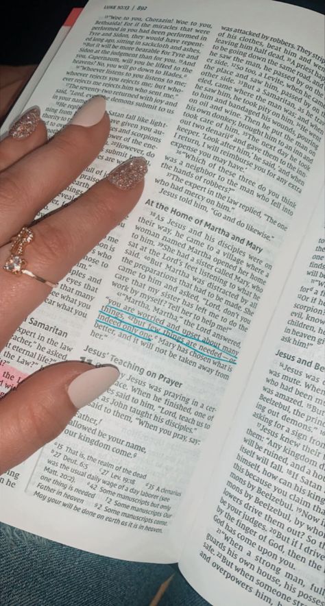 Hand On Bible, Holding Bible, Id Card Photo Makeup, Some Good Thoughts, Fake Photo Sick, Reading Bible, Deni Denials, God Baby, Motivational Bible Verses