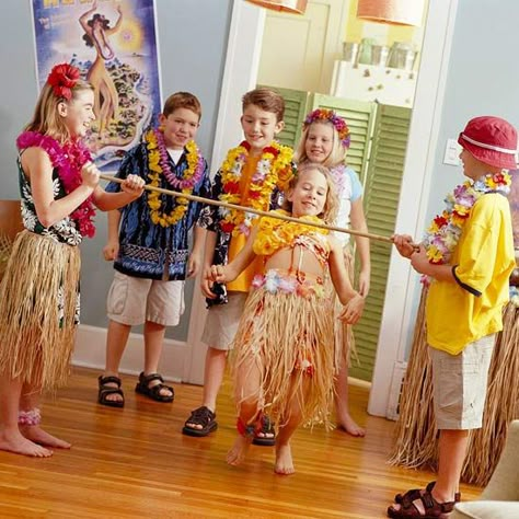 Luau theme game idea:Tropical-Fun Limbo Sweetie Birthday, Fun Kids Party Games, Hawai Party, Leavers Party, Kids Luau, Aloha Party, Fun Outdoor Games, Beach Birthday Party, Luau Birthday Party