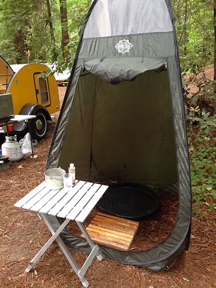 Many teardroppers feel that a camp shower is a luxury, but I think it's a necessity. After hiking or kayaking all day and then hanging aroun... Camping Shower Ideas, Camp Shower, Outdoor Camping Shower, Kangoo Camper, Teardrop Camping, Kombi Motorhome, Camping Bedarf, Camping Desserts, Camping Diy