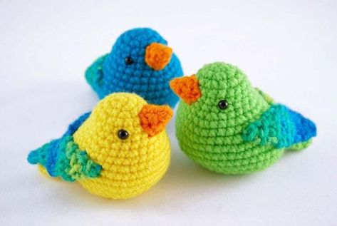 Amigurumi Spring Bird Free Pattern - Amigurumim Bird Crochet, Crochet Bird, Crochet Bird Patterns, Easy Amigurumi, Bird Free, Crochet Birds, Crochet Animals Free Patterns, Crochet Amigurumi Free Patterns, Crochet Amigurumi Free