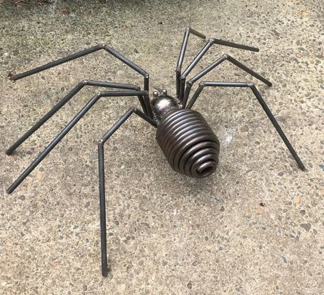 Metal Sculpture Ideas, Metal Spider, Junk Metal Art, Scrap Recycling, Metal Art Diy, Metal Furniture Design, Welding Art Projects, Spider Art, Metal Working Projects