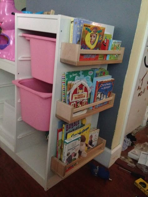 Combined an Ikea Trofast toy storage ($40) with Ikea's Bekväm spice racks ($4 each) and now we have a toy storage with built on book shelves! Save space and TONS of money! My favorite feature is that my toddler sees her book covers since she still can't read the words on the book spines!!! LOVE!!! Trofast Toy Storage, Triathlon Quotes, Trofast Ikea, Toy Storage Units, Ikea Toy Storage, Sports Makeup, Ikea Toys, Kura Bed, Ikea Trofast