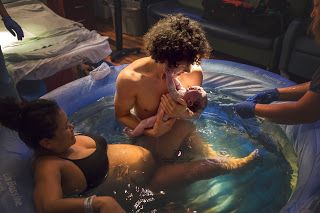 Birthing Photos, Water Birth Photography, Natural Water Birth, Home Birth Photography, Raw Photography, Aaliyah Pictures, Photography Water, Doula Services, Birth Photos