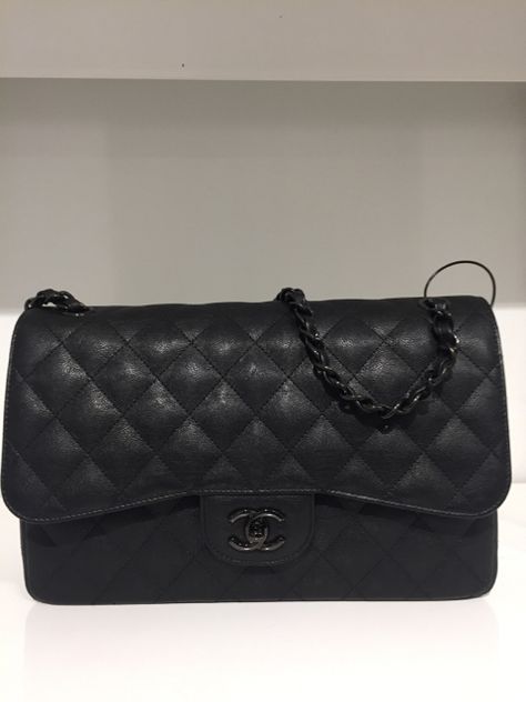 Chanel So Black SS17 Chanel So Black, Coco Chanel Bags, Black Chanel Bag, Chanel Boutique, Cheap Purses, Fall Handbags, Chanel Purse, Chanel Black, Womens Purses