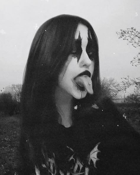 Corpse Paint Aesthetic, Metal Girl Aesthetic, Metal Head Girl, Black Metal Pfp, Metal Outfits Women, Black Metal Makeup, Metal Head Aesthetic, Corpse Paint Makeup, Corpse Paint Ideas