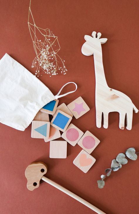 Toys Instagram Feed, Toys Photography Ideas Photo Shoots, Baby Product Photography, Toy Product Photography, Soft Toy Photography, Wooden Toys Photography, Wood Baby Toys, Giraffe Toy, Kids Flats