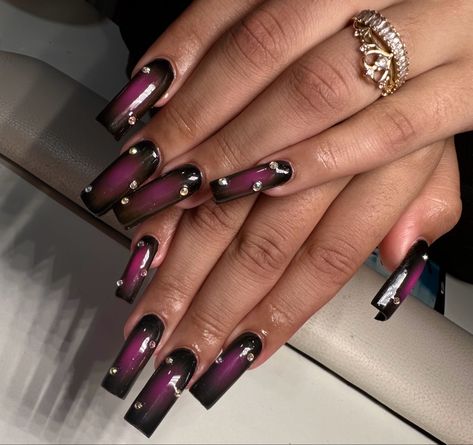 Black And Pink Airbrush Nails, Aura Nails With Rhinestones, Black And Magenta Nails, Purple And Black Aura Nails, Purple Nails With Jewels, Black And Pink Aura Nails, All Black Nails With Rhinestones, Aura Nails With Gems, Dark Purple And Black Nails