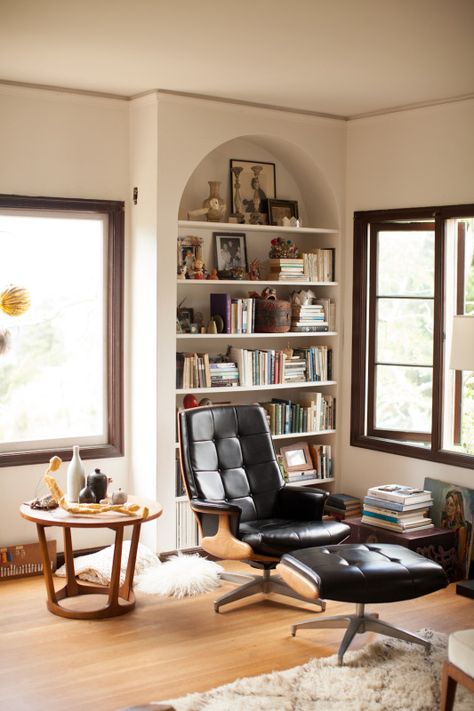 Erica Tanov - Pictures and Interview Archway Bookcase, Archway Bookshelf, Bookshelf Alcove, Inset Bookshelves, Inset Bookshelf, Window Bookshelf, Arched Bookcase, Reading Lounge, Peaceful Reading