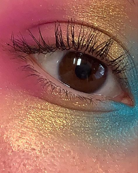 Pansexual Eye Makeup, Pan Flag Makeup, Pansexual Outfit Ideas, Pan Pride Makeup, Pansexual Makeup Looks, Trans Flag Makeup, Pansexual Pride Makeup, Gay Makeup Looks, Pansexual Pride Outfit