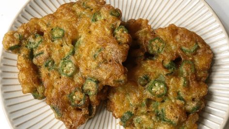 Fried Okra Patties, Baked Okra Recipes, Okra Patties Recipe, Frozen Okra Recipes, Okra Patties, Okra Dishes, Okra Fritters, Baked Okra, Roasted Okra