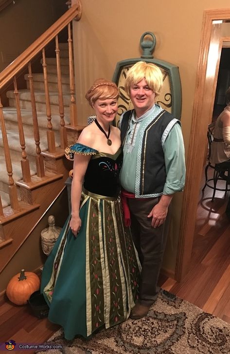 Kristoff Costume Diy, Anna And Kristoff Costume, Kristoff Costume, Anna And Kristoff, Couples Kiss, Valentine Diy, Costume Works, Anna Dress, Costume Diy