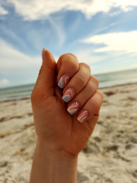 Minimal Beach Nails, Surfboard Nail Art, Seaside Nails The Beach, Surf Board Nails, Seaside Nail Art, Minimalist Beach Nails, Surfboard Nails, Coastal Cowgirl Nails, Beach Vibes Nails