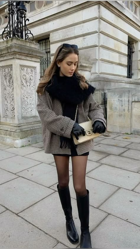 20+ Fall Outfits We See All Over TikTok Right Now 38 Check more at https://beautyfashionideas.com/fashion/20-fall-outfits-we-see-all-over-tiktok-right-now-38/ Nutcracker Ballet Outfit, Classy Outfits For Teens, Ballet Attire, European Outfits, Fall California, Australian Winter Fashion, Preppy Winter Outfits, Night Outfits Winter, Australian Winter