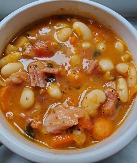 Smoky Pork Chop Bean Soup: A Classic Recipe - NewsBreak Pork Chop Soup, Quick Fried Rice, Pot Pie Recipe Easy, Chicken Fingers Baked, Ham And Cabbage, Beans Soup, Smoked Pork Chops, Steak Stir Fry, Chili Toppings