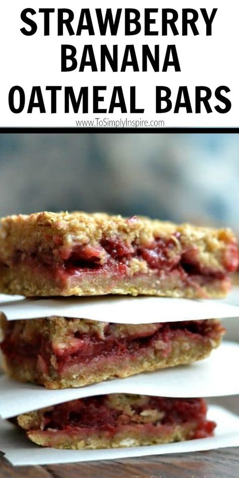 Strawberry Banana Desserts, Breakfast With Yogurt, Strawberry Banana Oatmeal, Quick Oat Recipes, Banana Oatmeal Bars, Oatmeal Bars Healthy, Strawberry Granola, Breakfast Bars Healthy, Strawberry Oatmeal Bars