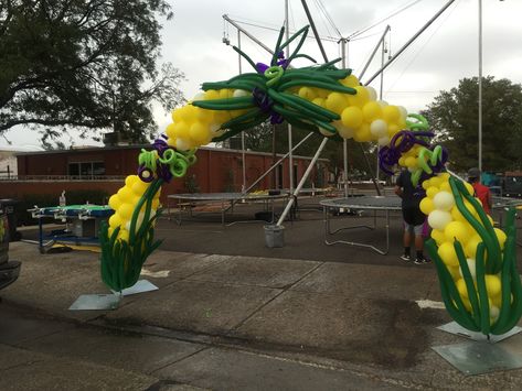 Corn arch by Balloon Art by Merry Makers Ffa Balloon Arch, Farm Balloon Decorations, Corn Balloon, Corn Festival, Fall Fair, Corn Plant, Balloon Ideas, Corn Maze, Custom Balloons