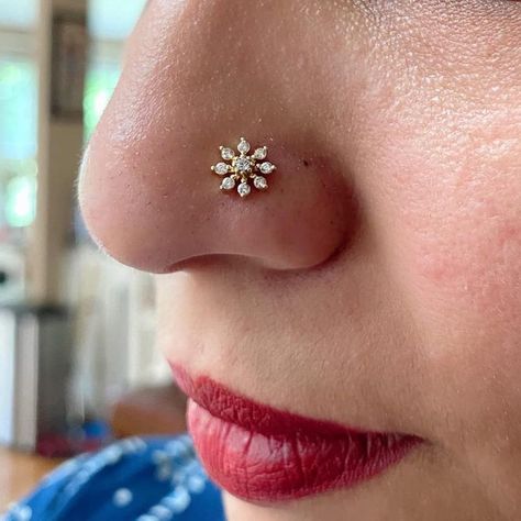 Nose Piercing Flower, Latest Nose Ring Designs, Nose Piercing Cute, Aesthetic Nose Piercing, Piercings Nose Stud, Nose Piercing Aesthetic, Nose Pin Designs, Nose Pin Indian, Flower Nose Ring