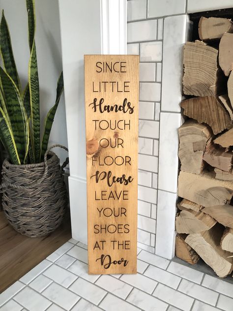 Shoes at the door sign Take Your Shoes Off Sign Front Doors, Plant Signs Diy, Leave Shoes, No Shoes Sign, Shoes Off Sign, Plant Signs, Mudroom Entryway, Entryway Signs, Barnwood Wall