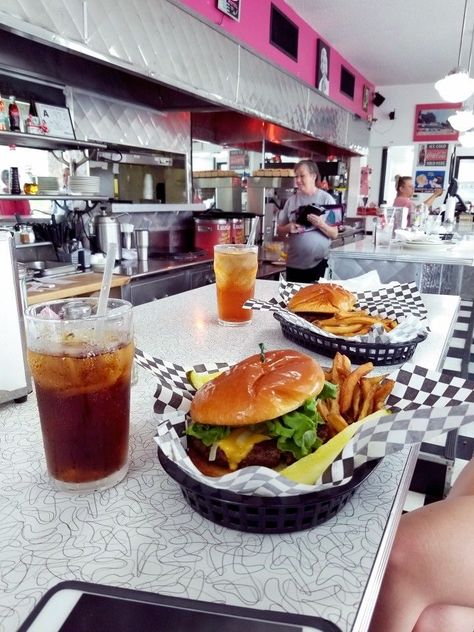 80s Diner Food, 60s Cafe Aesthetic, Retro Burger Restaurant, 1960s Diner Aesthetic, Burger Place Aesthetic, Diner Aesthetic Food, Diner Food 50's, Retro Diner Food, American Diner Food