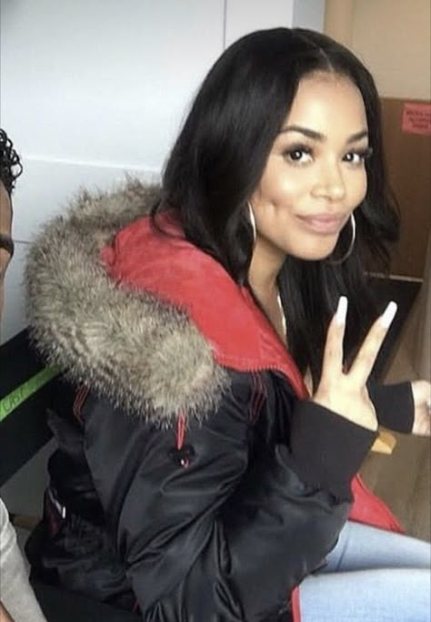 Lauren London Nipsey Hussle, Lauren London, Nipsey Hussle, Face Card, On Set, Pretty People, Black Women, High School, Hairstyles