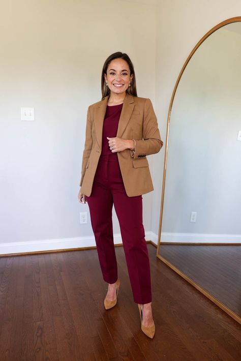 Burgundy Blazer Outfit, Camel Blazer Outfit, Burgundy Pants Outfit, Semi Formal Mujer, Petite Fashion Outfits, Camel Outfit, Camel Blazer, Winter Pants Outfit, Burgundy Pants