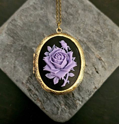 Unique locket