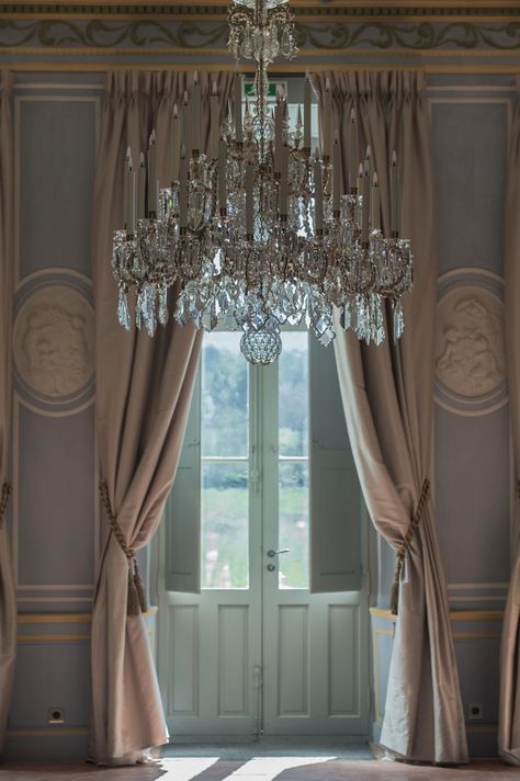 Château De Fonscolombe - Relais & Châteaux | Luxury Wine Hotel Provence | Gallery Chateaux Interiors, Chateau Hotel, Waiting Rooms, Bed Room, Tea Room, Luxury Lifestyle, View Photos, In The Heart, Provence